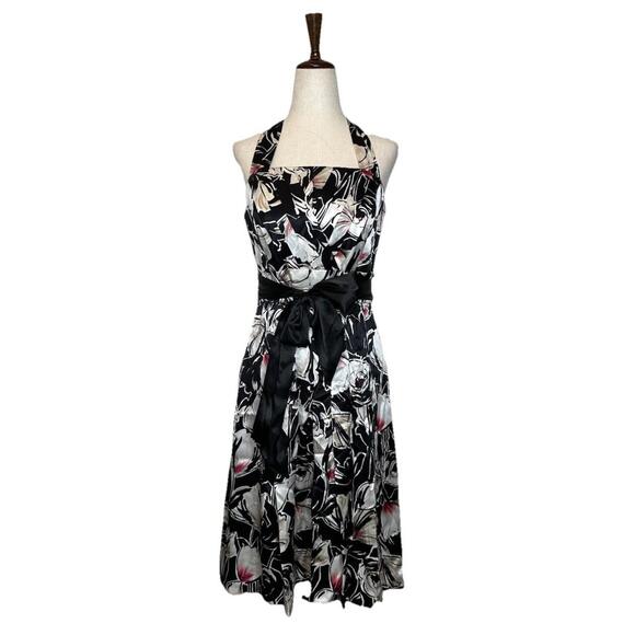 White House Black Market Dresses & Skirts - White House Black Market 100% Silk Size 6 Floral Print Halter Dress Tie Waist